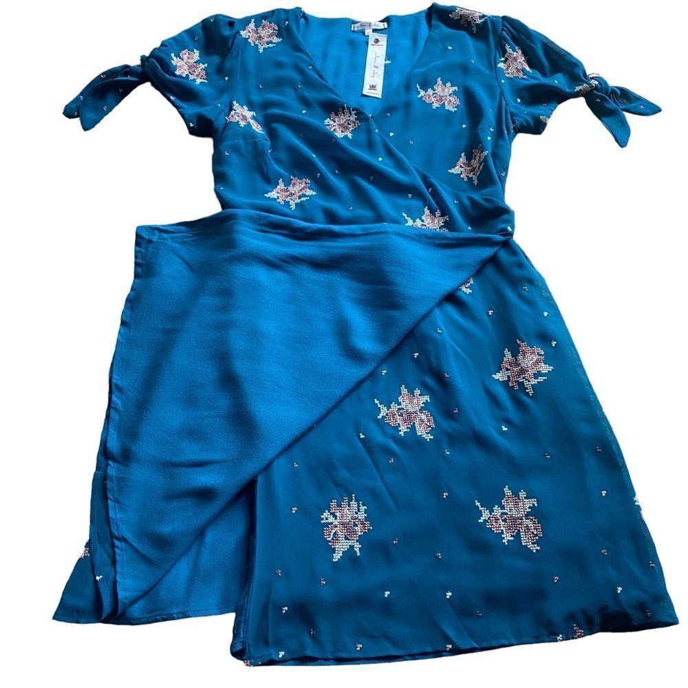 NEW Willow and Clay | Elizabeth Embroidered Wrap Dress, Size M - Picture 6 of 12